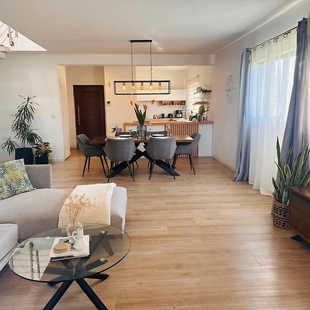 Modern Villa In Grand Bay - Short Walk To Beach ภายนอก รูปภาพ