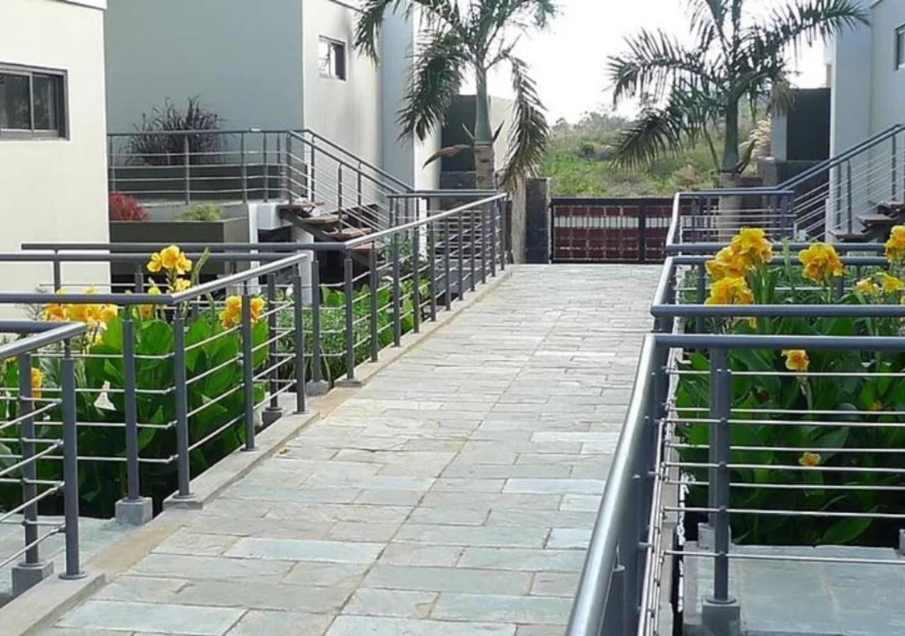 Modern Villa In Grand Bay - Short Walk To Beach ภายนอก รูปภาพ