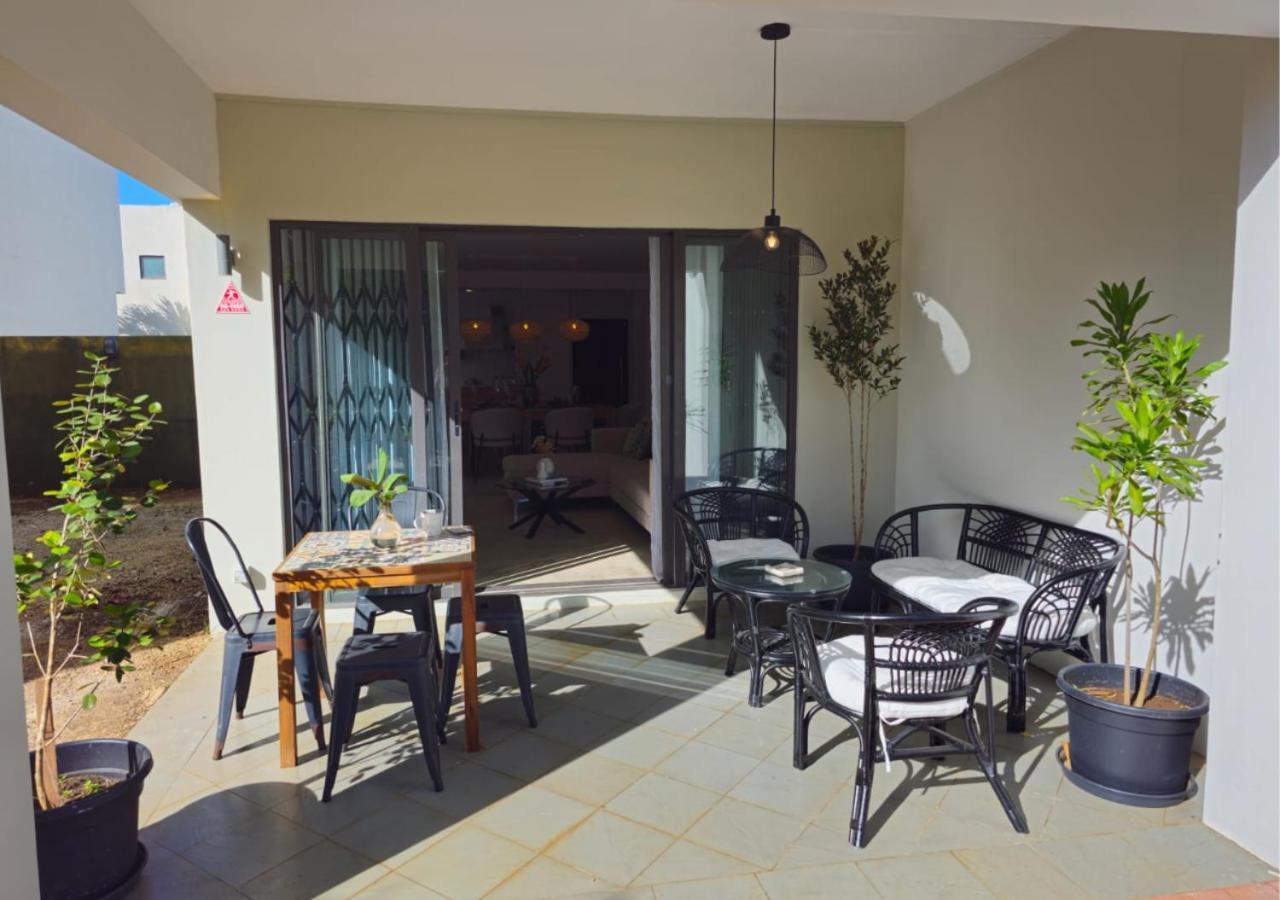 Modern Villa In Grand Bay - Short Walk To Beach ภายนอก รูปภาพ