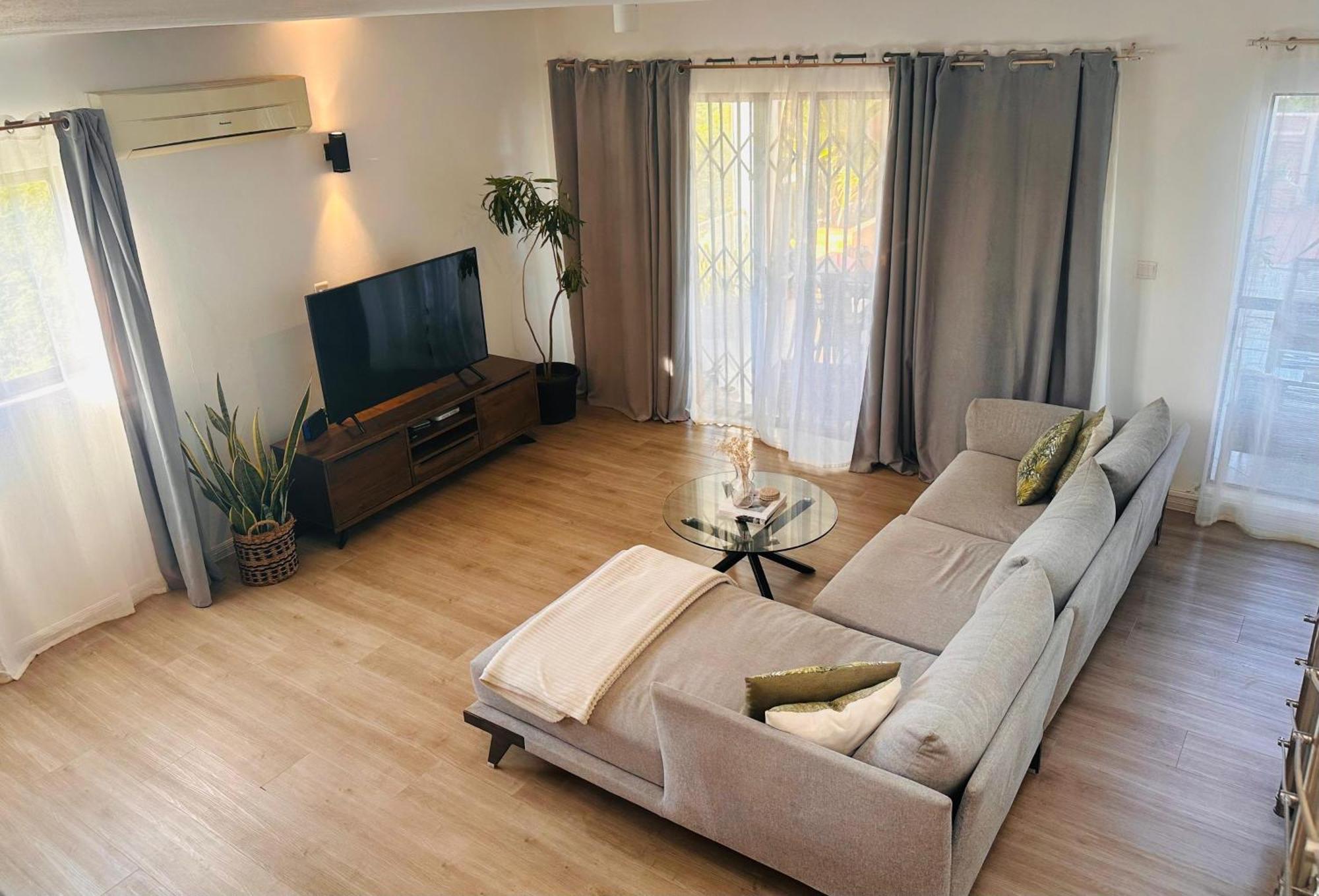 Modern Villa In Grand Bay - Short Walk To Beach ภายนอก รูปภาพ